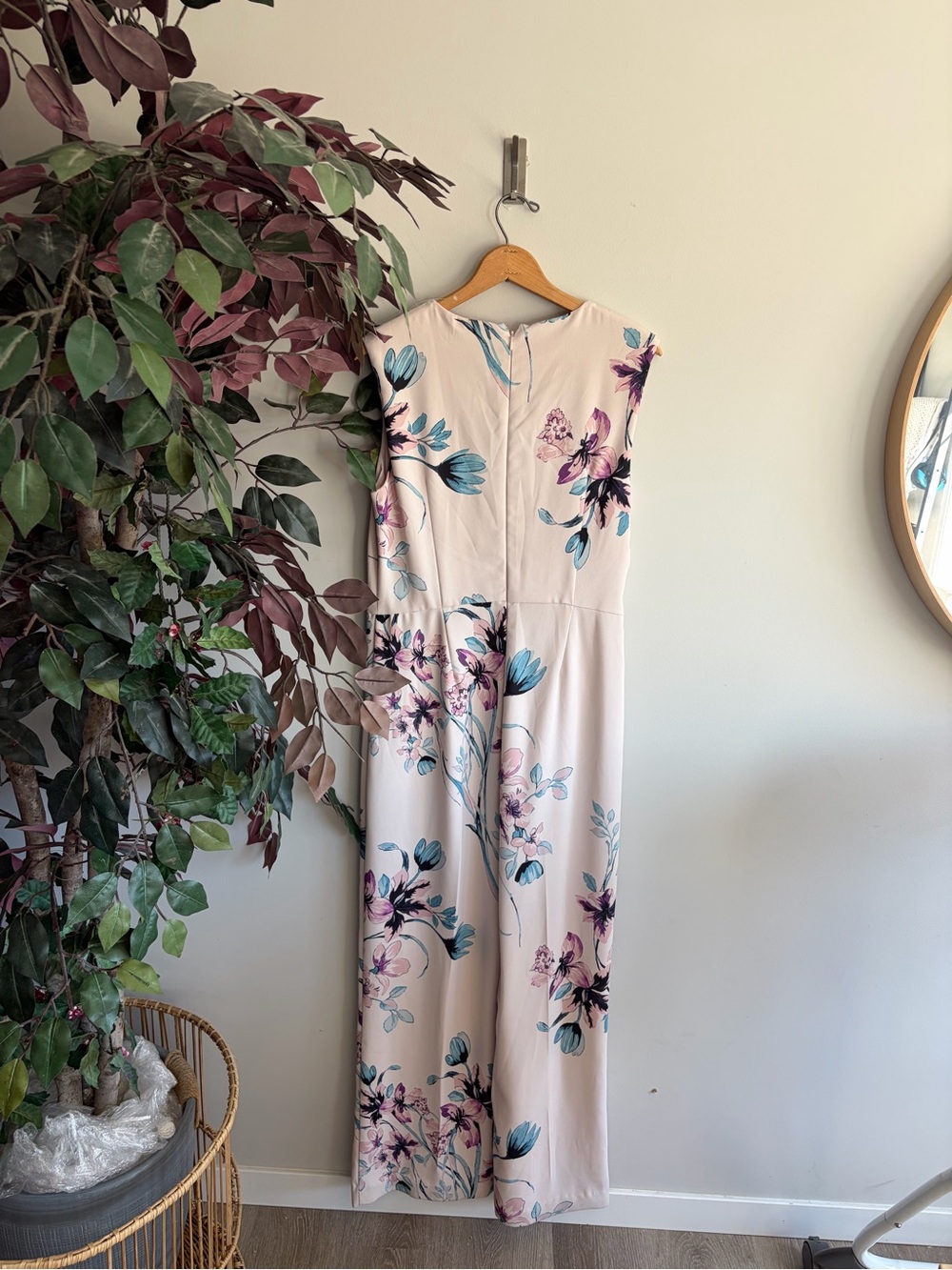 le chateau Blush Floral jumpsuit - Picture 3 of 4